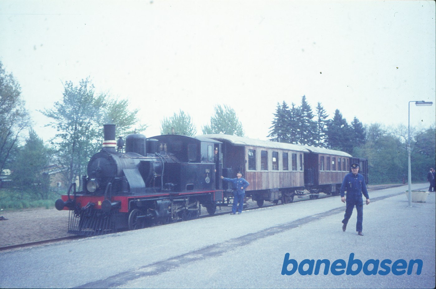 Damplokomotiv SVJ nr. 1 med veterantog Damplokomotiv SVJ nr. 1 med veterantog