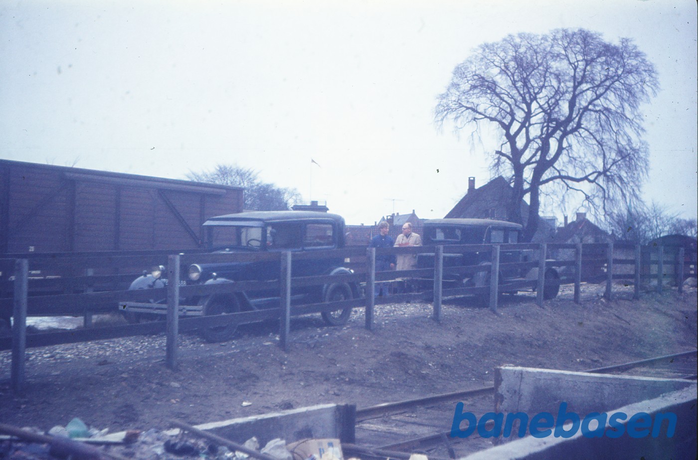 Skinenbil fra APB, Chevrolet 1929 trækkes af Ford A Skinenbil fra APB, Chevrolet 1929 trækkes af Ford A