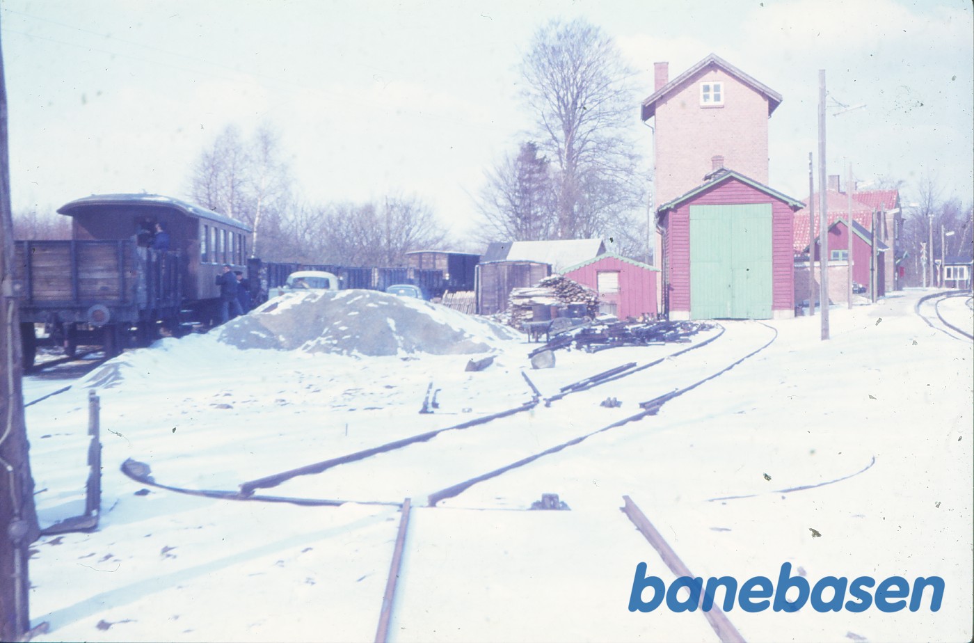 Remise og drejeskive, HgJK-medlemmer "plyndrer" GDS C 37 og 38 Remise og drejeskive, HgJK-medlemmer "plyndrer" GDS C 37 og 38