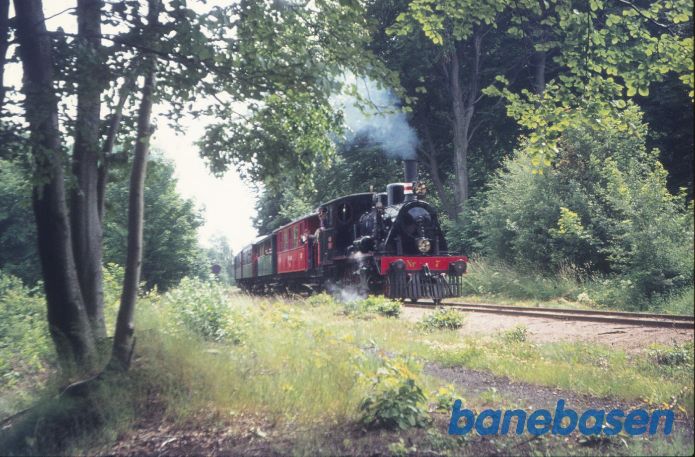 ØSJS nr. 7 med veterantog ved Højstrupbakken ØSJS nr. 7 med veterantog ved Højstrupbakken