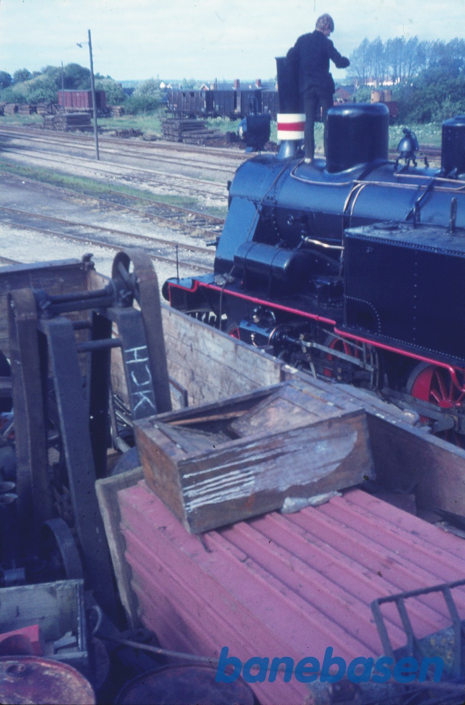 Damplokomotiv ØSJS nr. 7 og vogn med reservedele Damplokomotiv ØSJS nr. 7 og vogn med reservedele