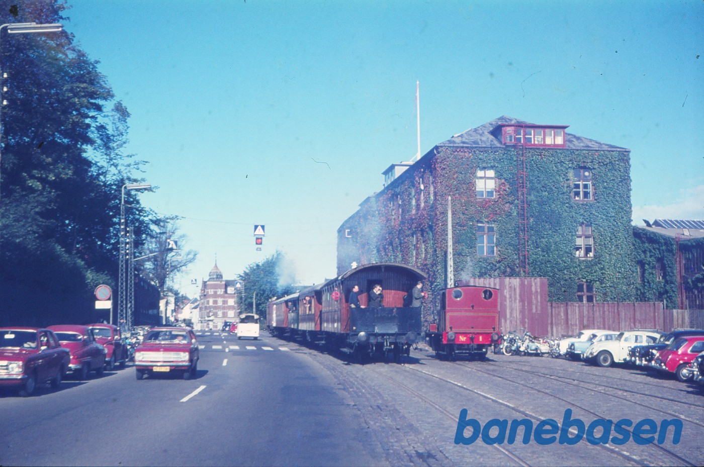 Veterantog i anledning af MOROP-kongres i Havnegade ud for værftet Veterantog i anledning af MOROP-kongres i Havnegade ud for værftet