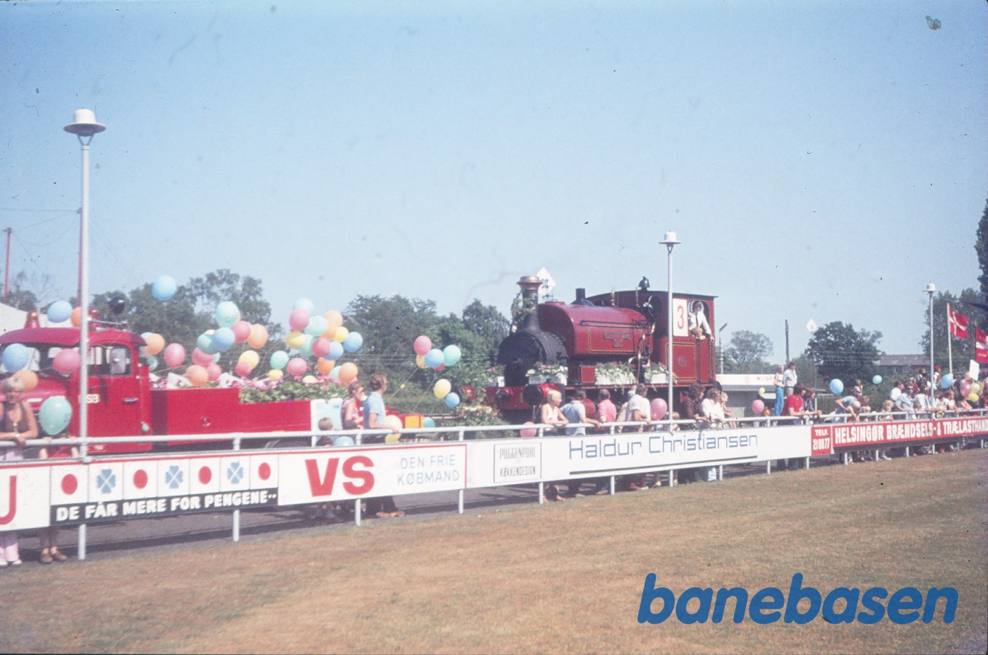 ØG nr. 1 (pyntet med blomster) på vognbjørn til Fagenes Fest ØG nr. 1 (pyntet med blomster) på vognbjørn til Fagenes Fest