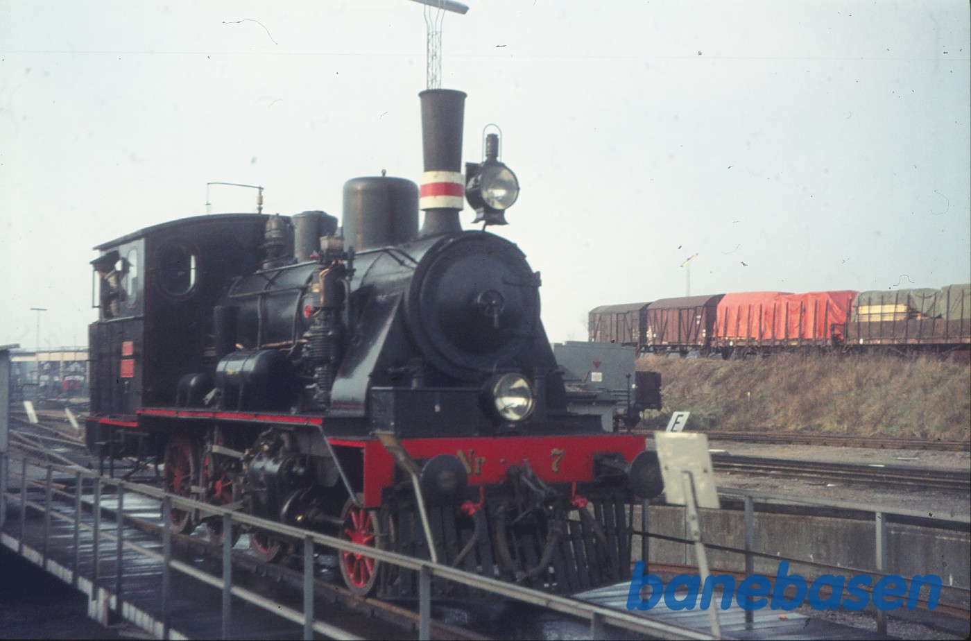 ØSJS nr. 7 på drejeskiven ØSJS nr. 7 på drejeskiven