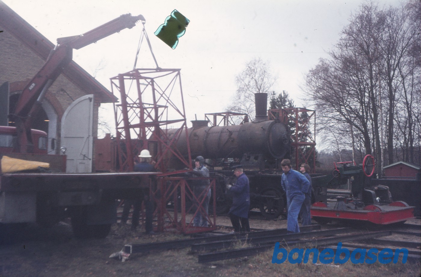 Afmontering af kedel på OKMJ nr. 14 Afmontering af kedel på OKMJ nr. 14