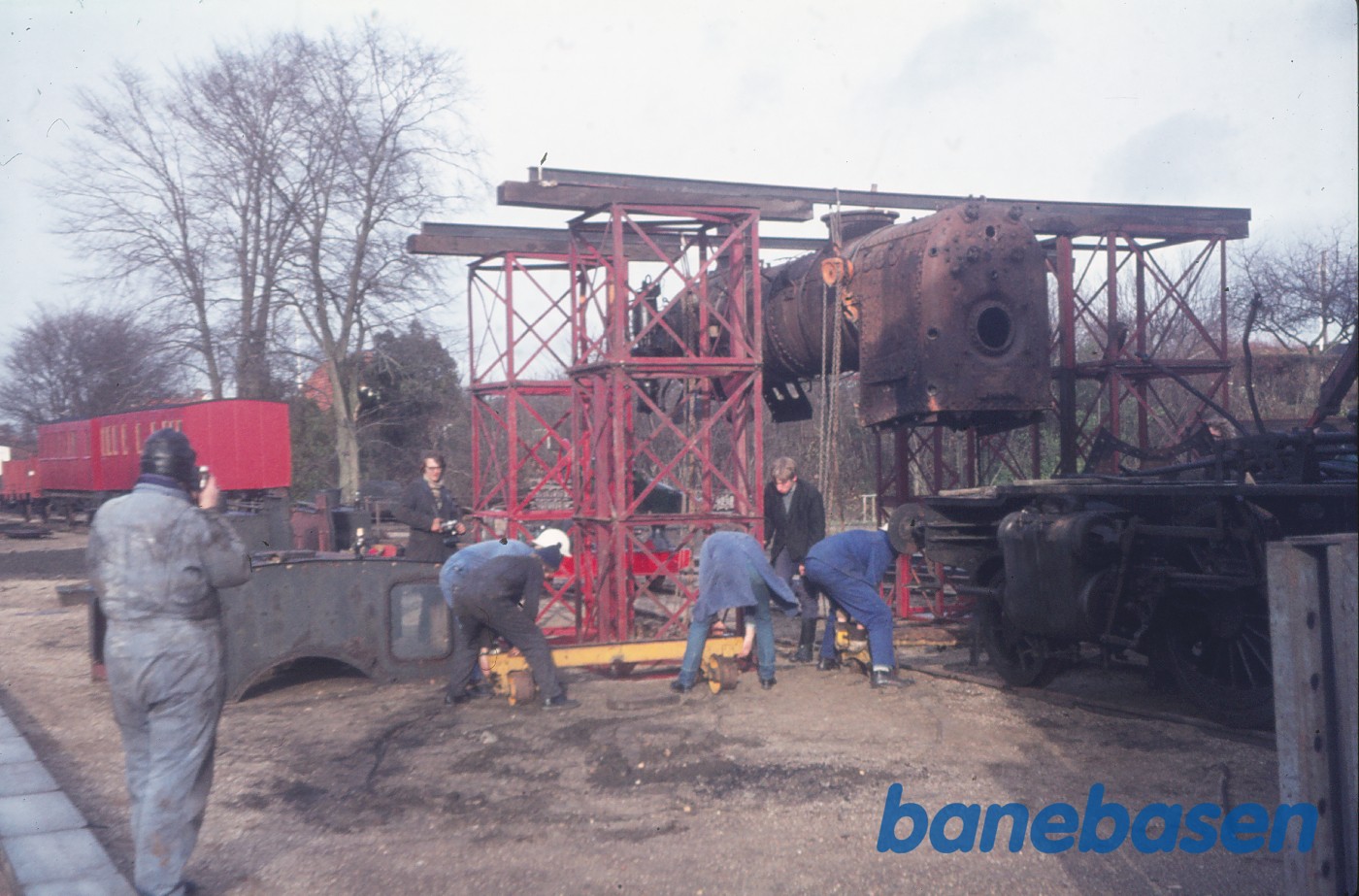 Afmontering af kedel på OKMJ nr. 14 Afmontering af kedel på OKMJ nr. 14