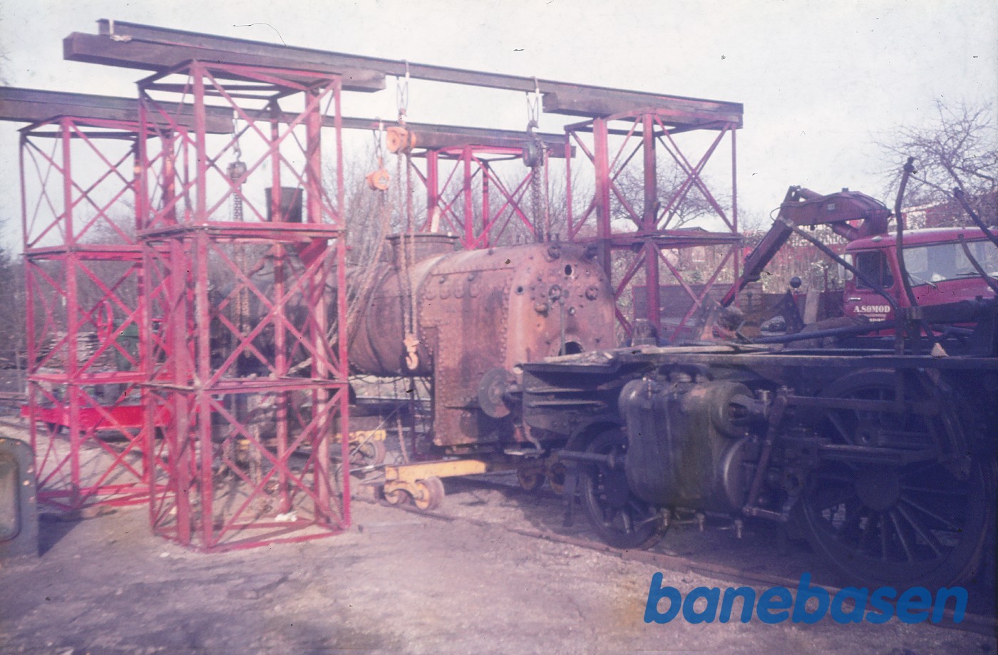 Afmontering af kedel på OKMJ nr. 14 Afmontering af kedel på OKMJ nr. 14