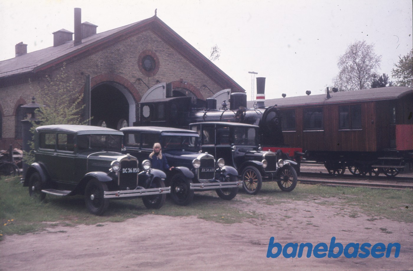 Veteranmateriel foran remisen Veteranmateriel foran remisen