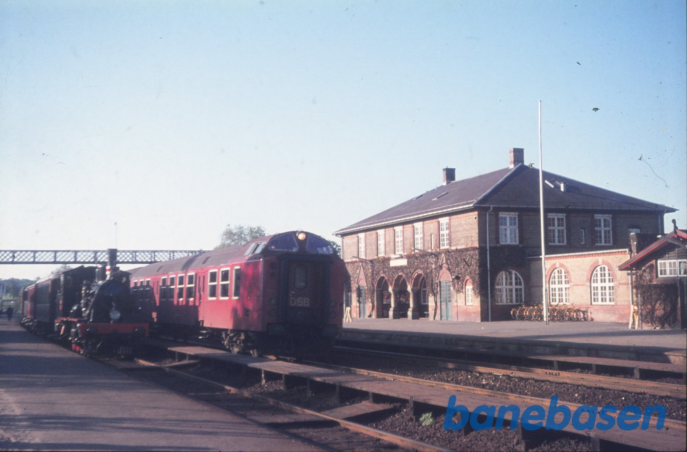 ØSJS nr. 7 med veterantog og DSB regionaltog ØSJS nr. 7 med veterantog og DSB regionaltog