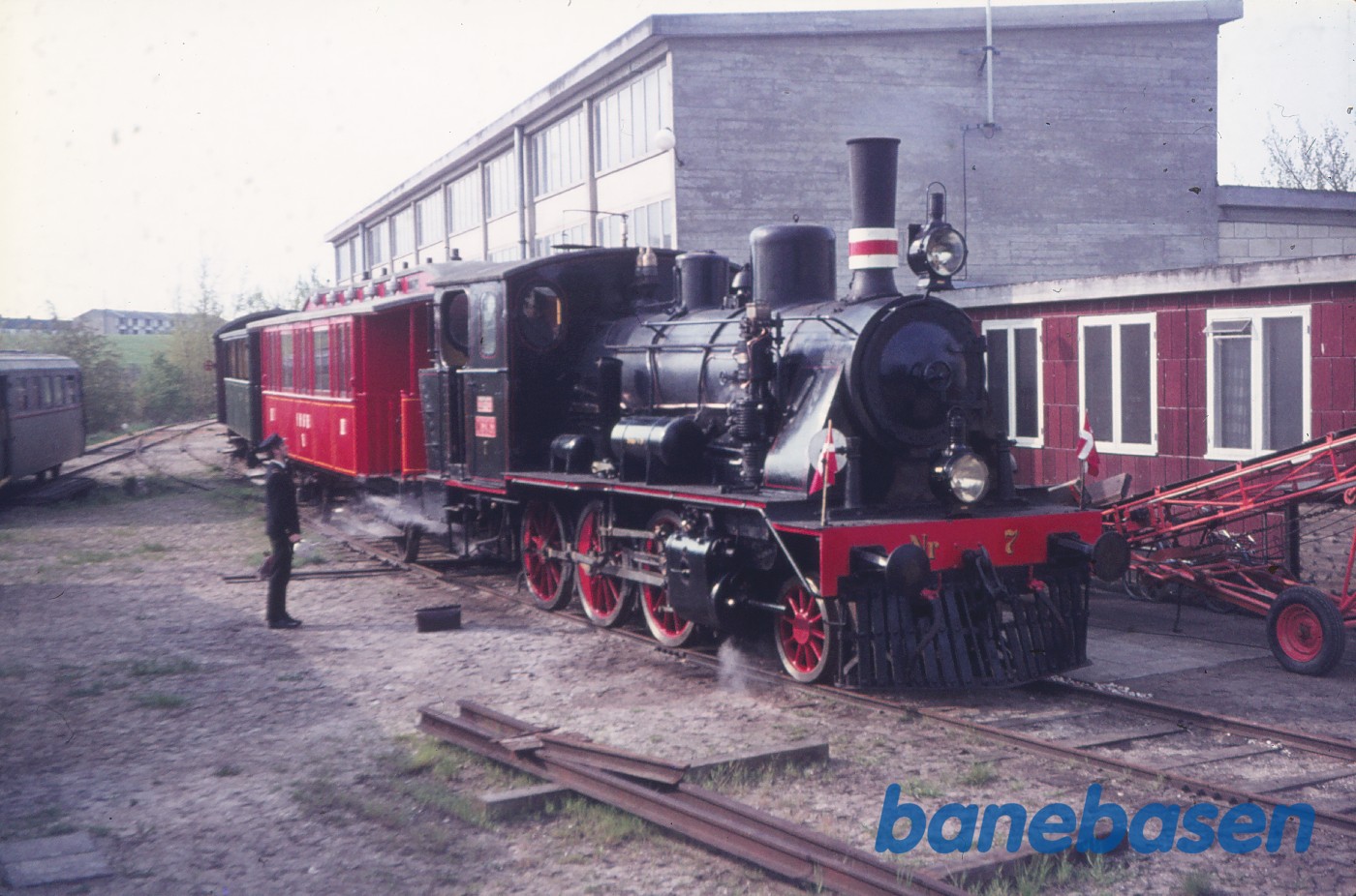 ØSJS nr. 7 + veteranvogne ved LNJ ØSJS nr. 7 + veteranvogne ved LNJ