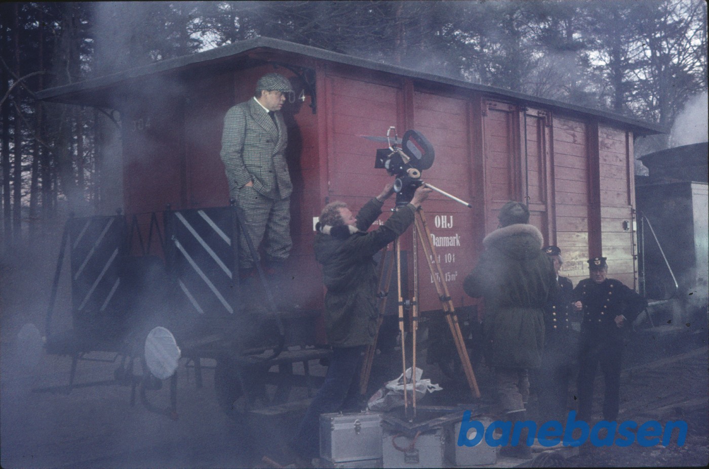 Dirch passer og OHJ QA 304 i.f.m.filmoptagelser til "Spøgelsestoget" Dirch passer og OHJ QA 304 i.f.m.filmoptagelser til "Spøgelsestoget"