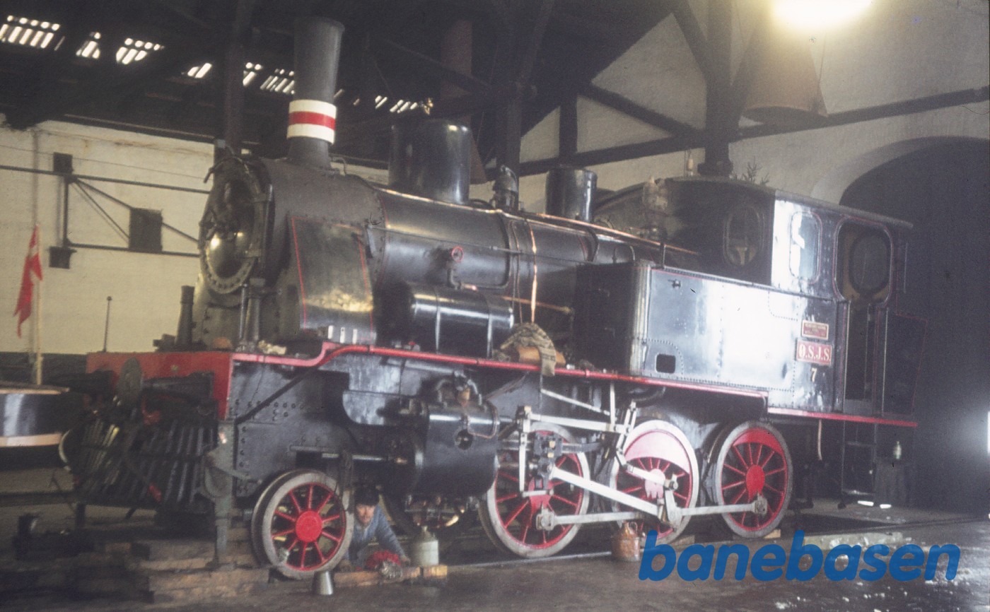 ØSJS nr. 7 under reparation i remise, afbrændt forløber ØSJS nr. 7 under reparation i remise, afbrændt forløber