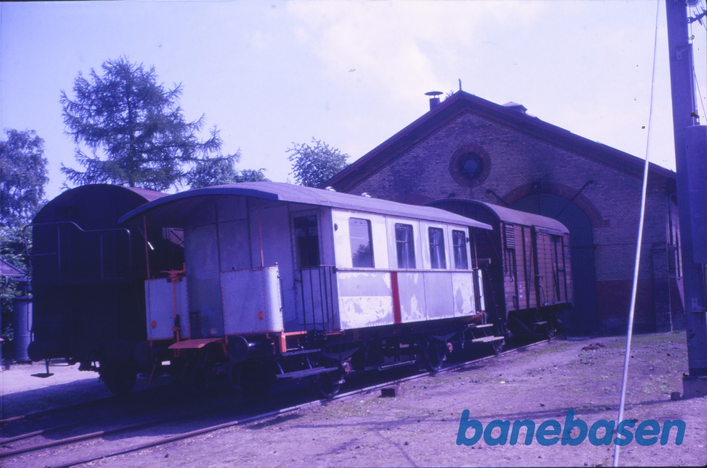 Personvogn KHB M 4 under istandsættelse Personvogn KHB M 4 under istandsættelse