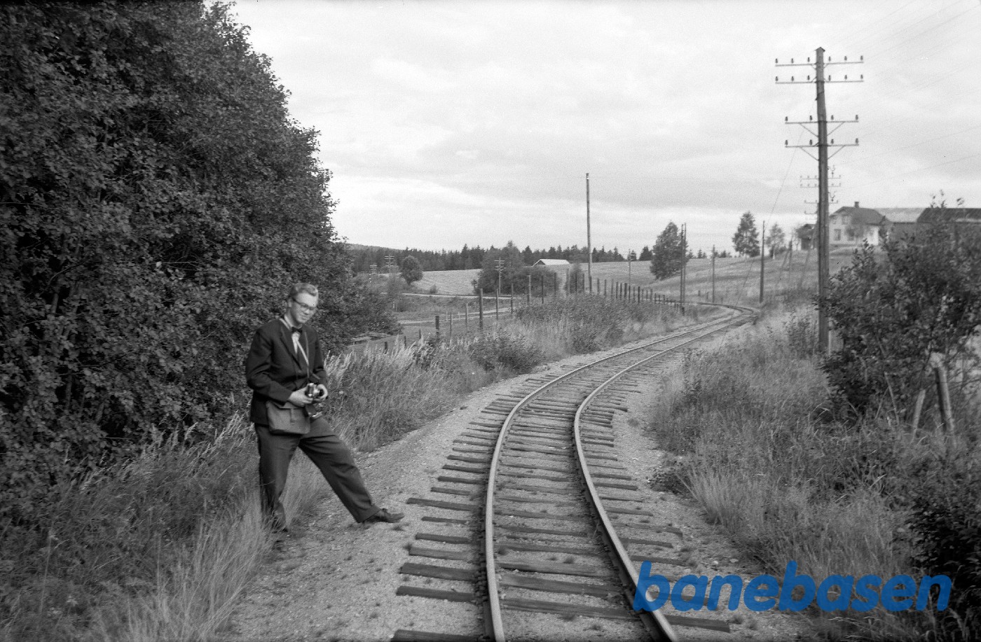 Strækning ved Harkerudbakken mellem Mork og Killingmo, Mogens Bruun med fotoapparat Strækning ved Harkerudbakken mellem Mork og Killingmo, Mogens Bruun med fotoapparat
