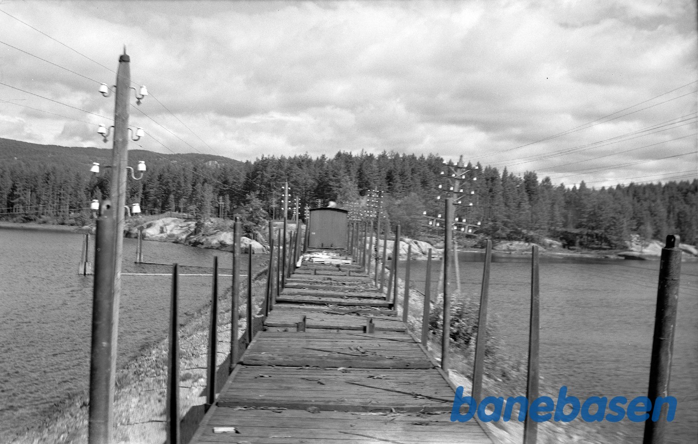 Nordgående godstog 5661 ved Voile bro, set fra bagerste vogn Nordgående godstog 5661 ved Voile bro, set fra bagerste vogn