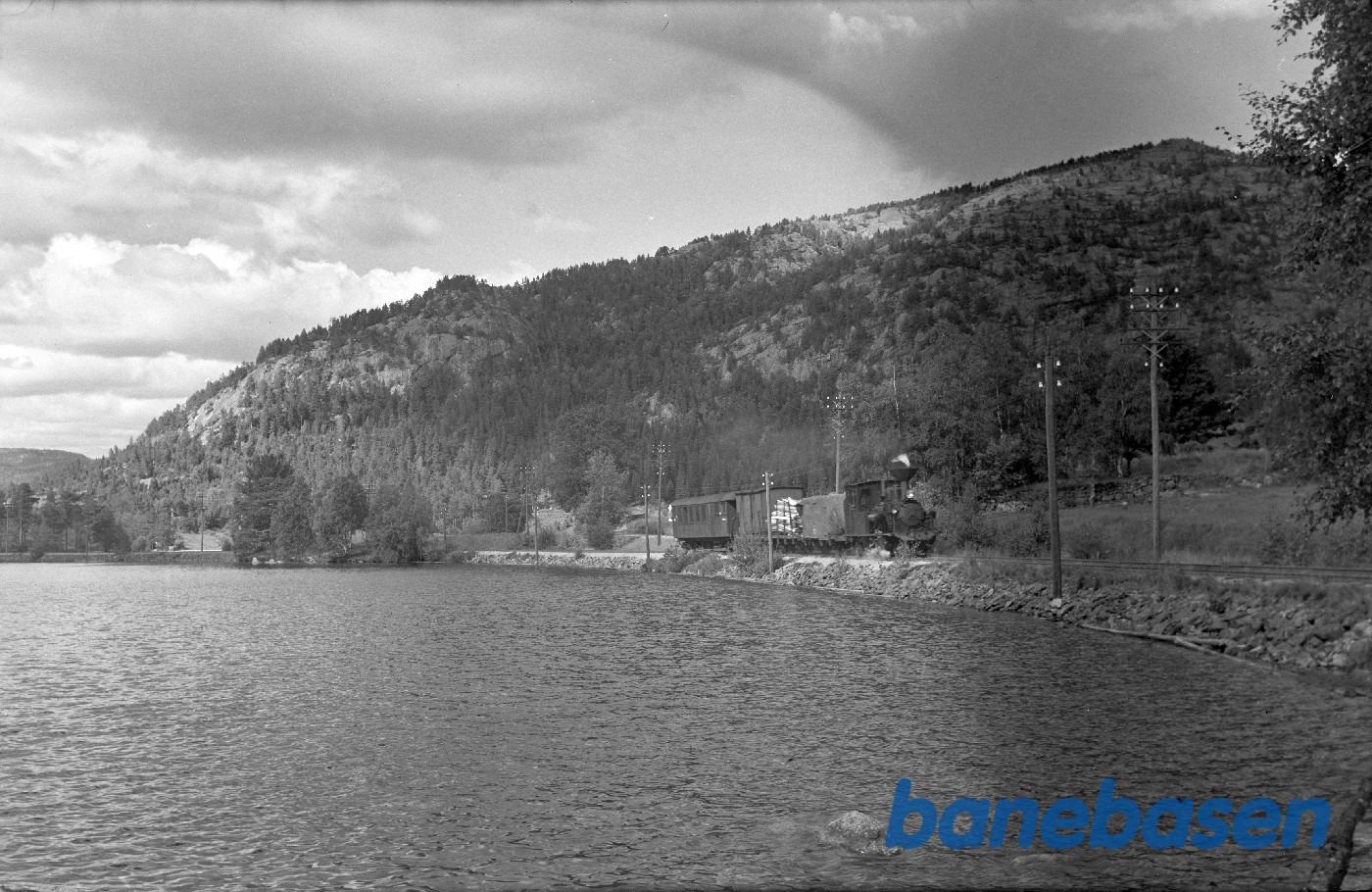 Sydgående godstog 5662 ved Vassenden Sydgående godstog 5662 ved Vassenden