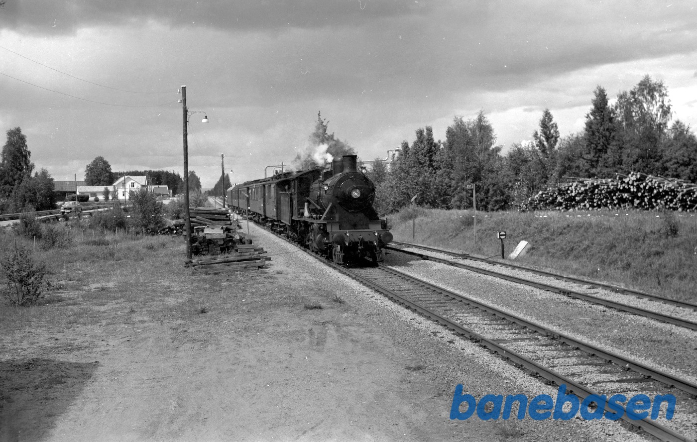 Damplokomotiv type 24b nr. 236 med NJK-tog på Solørbanen Damplokomotiv type 24b nr. 236 med NJK-tog på Solørbanen