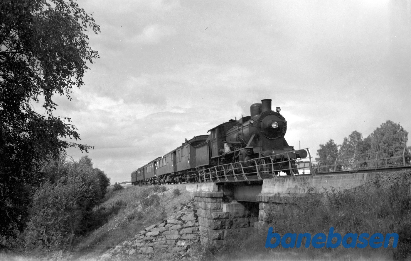 Damplokomotiv type 24b nr. 236 med NJK-tog på Solørbanen Damplokomotiv type 24b nr. 236 med NJK-tog på Solørbanen