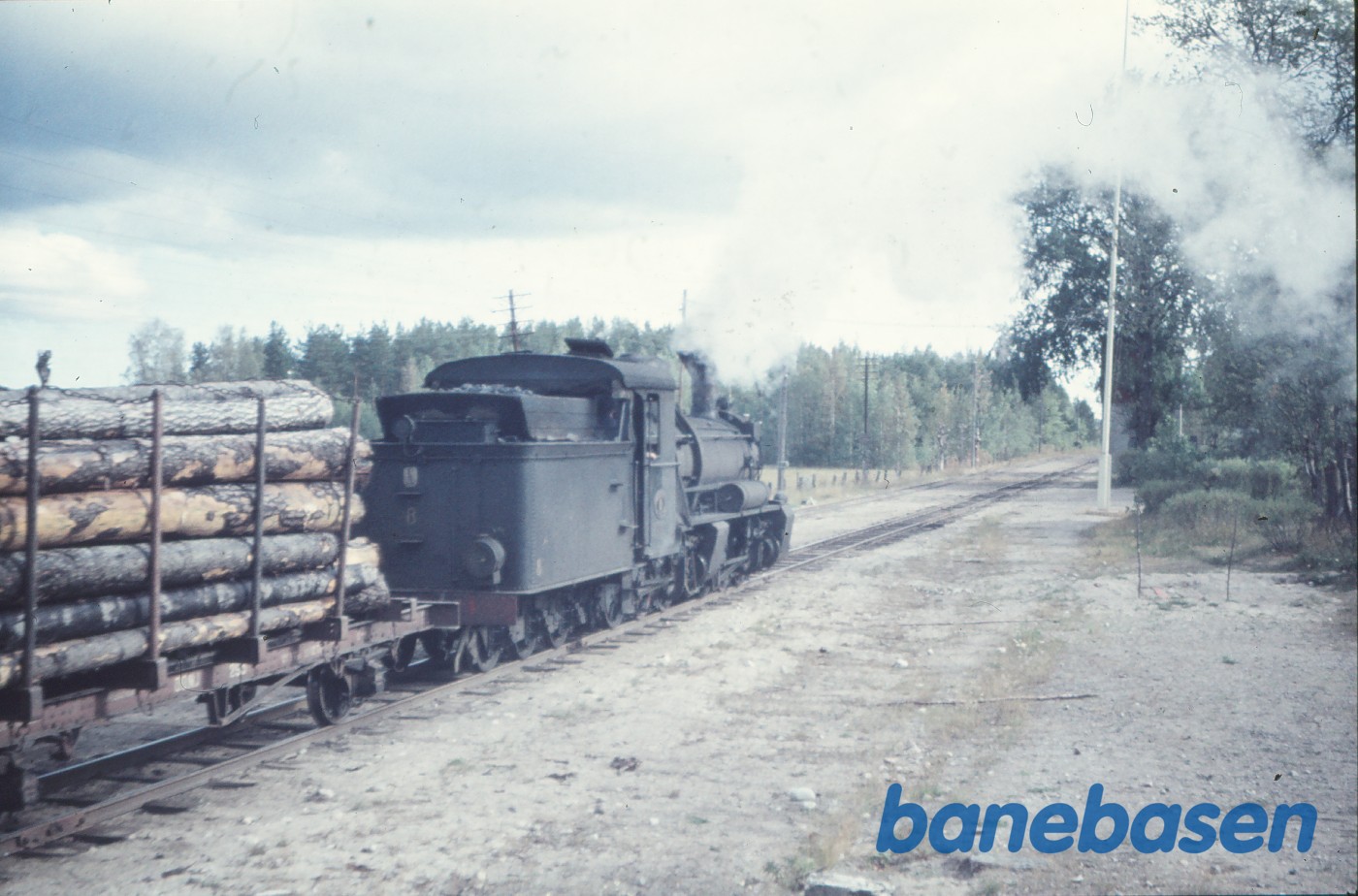 Damplokomotiv nr. 8 med godstog Damplokomotiv nr. 8 med godstog