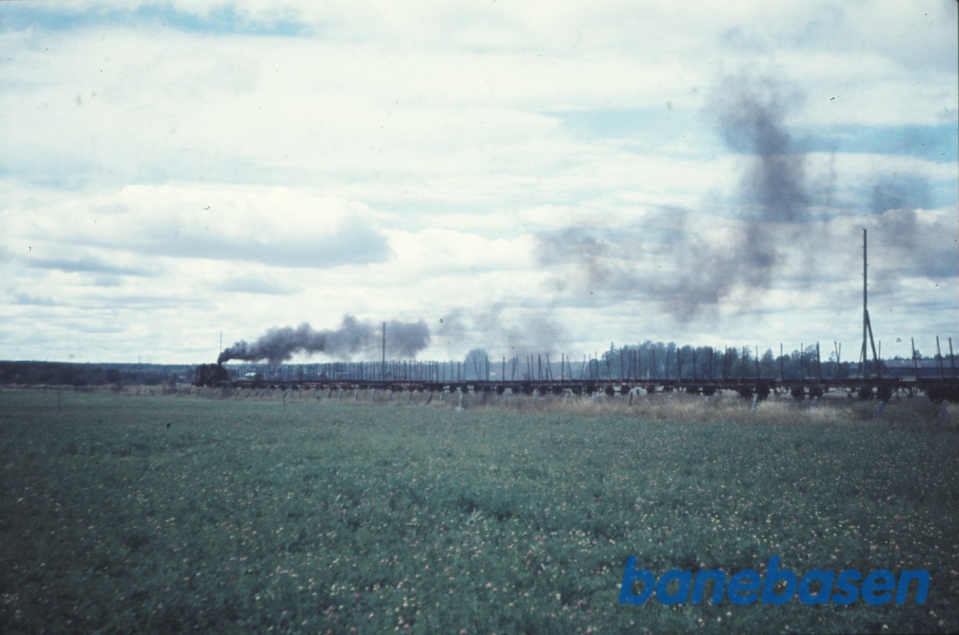 Damplokomotiv nr. 8 med godstog Damplokomotiv nr. 8 med godstog