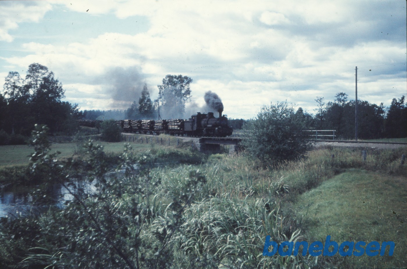 Damplokomotiv nr. 8 eller 12 med godstog Damplokomotiv nr. 8 eller 12 med godstog