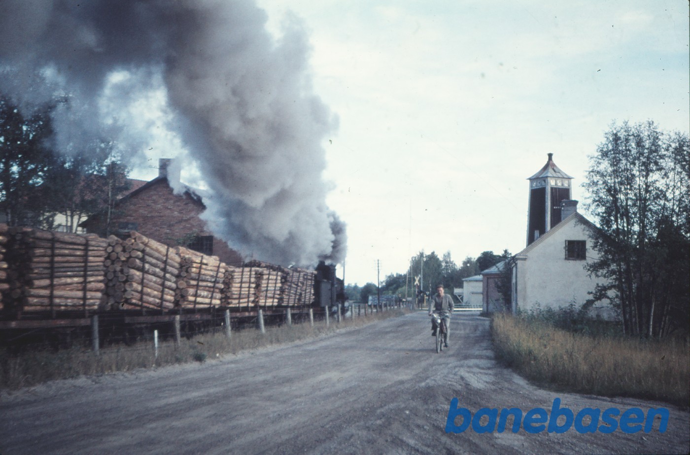 Damplokomotiv nr. 8 eller 12 med godstog Damplokomotiv nr. 8 eller 12 med godstog