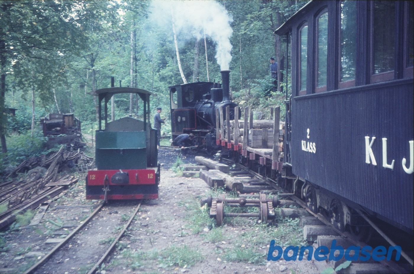 Motorlokomotiv nr. 12 og damplokomotiv Motorlokomotiv nr. 12 og damplokomotiv