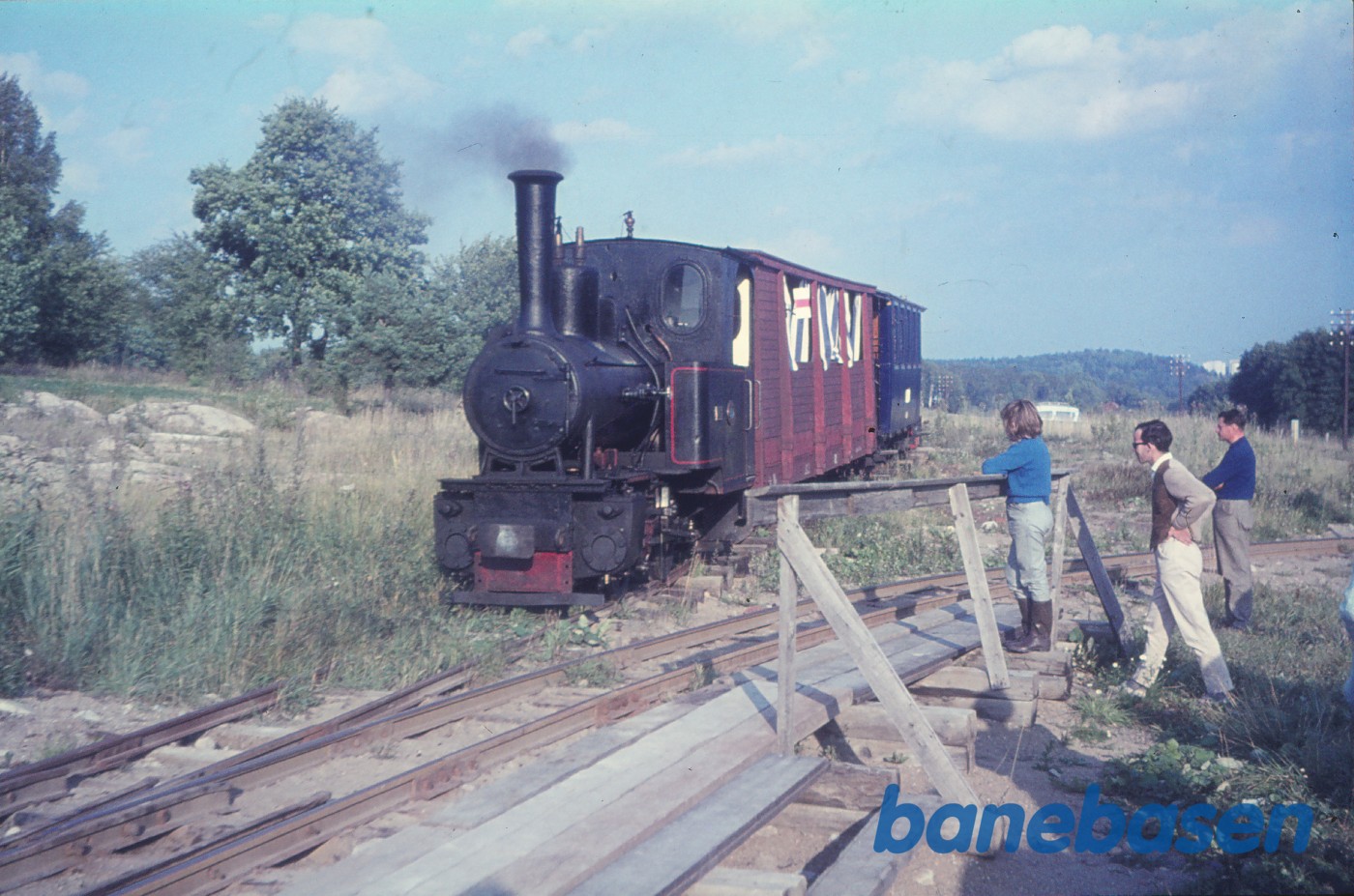 Damplokomotiv nr. 3 "DYLTA" med veterantog Damplokomotiv nr. 3 "DYLTA" med veterantog