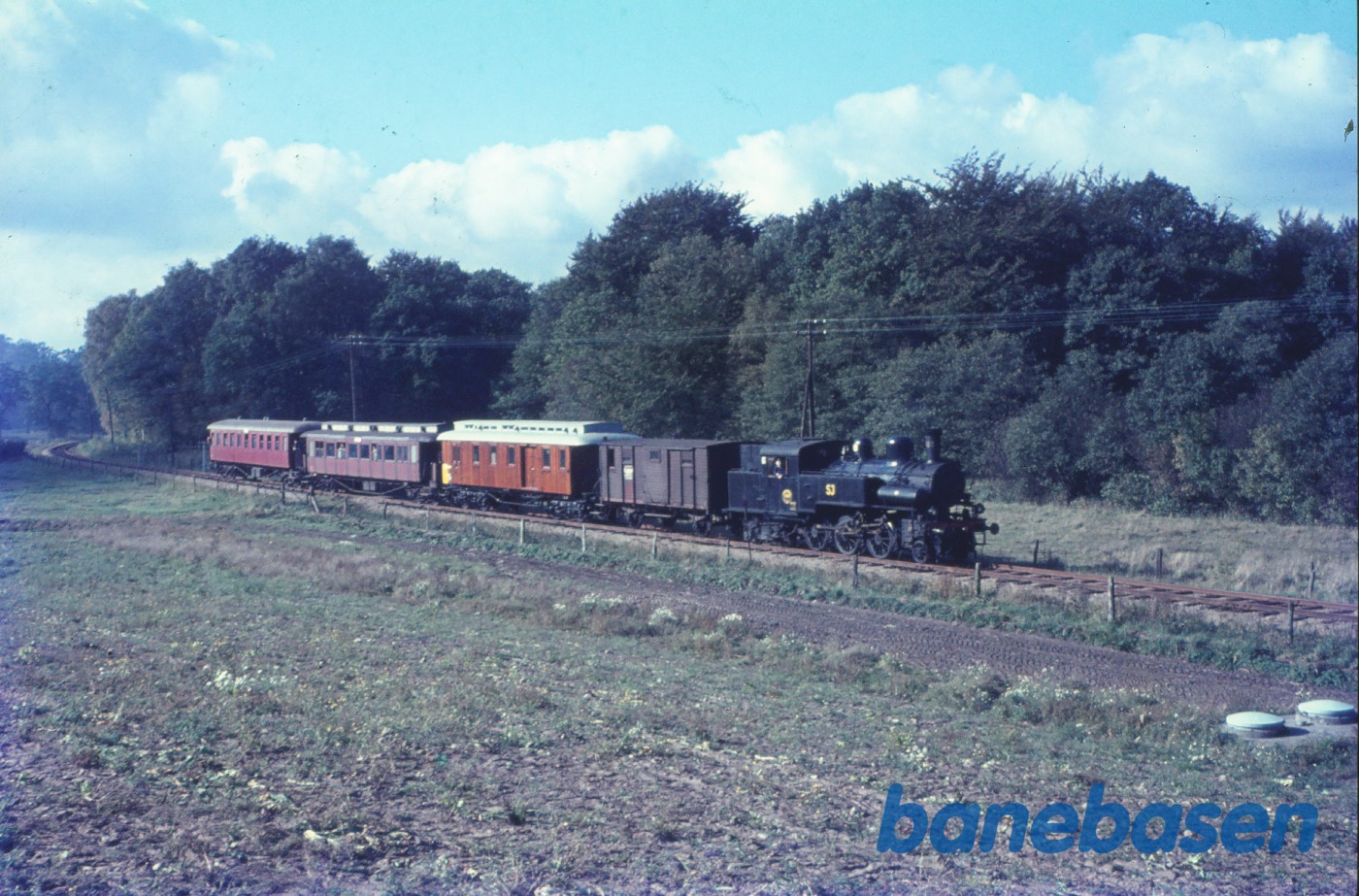 Damplokomotiv J 1393 med udflugtstog for DJK og SJK Damplokomotiv J 1393 med udflugtstog for DJK og SJK