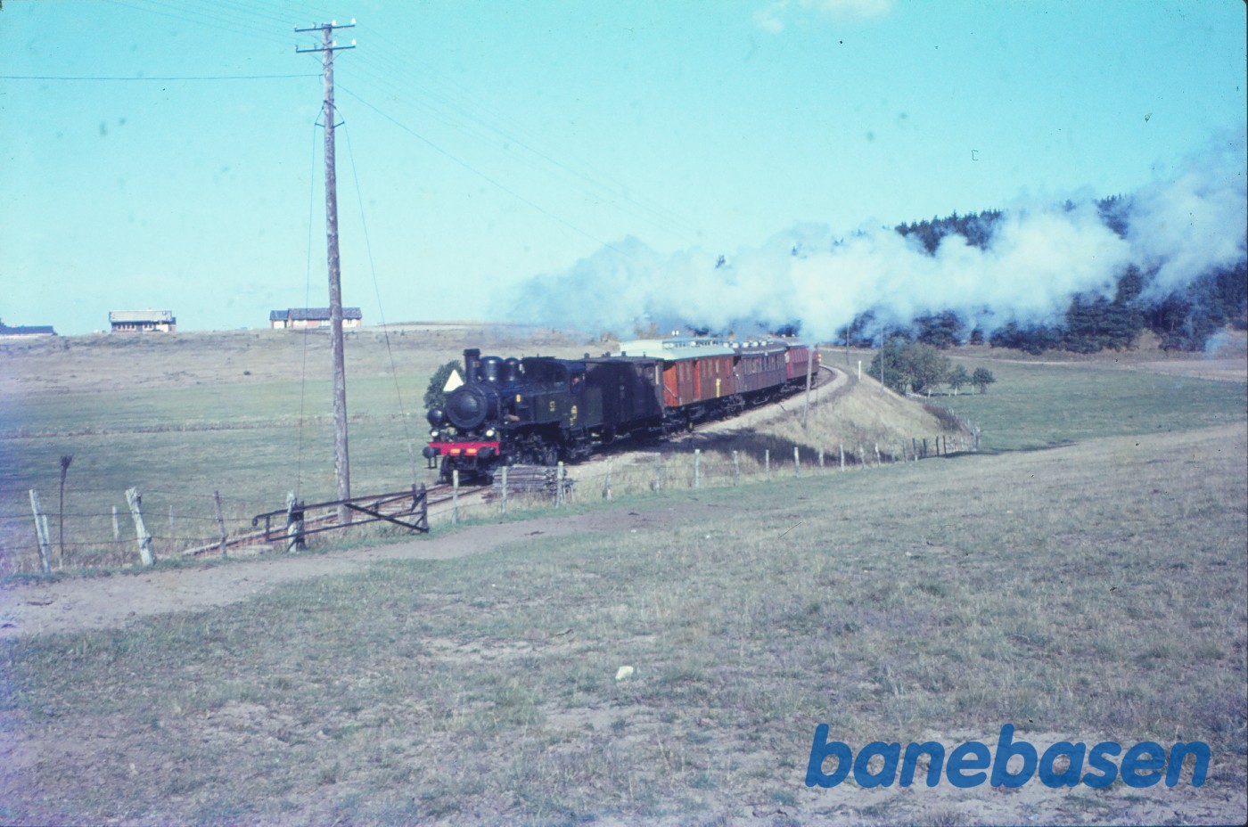 Damplokomotiv J 1393 med udflugtstog for DJK og SJK Damplokomotiv J 1393 med udflugtstog for DJK og SJK