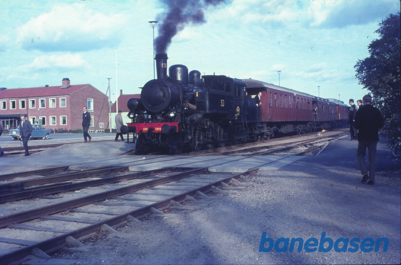 Damplokomotiv J 1393 med udflugtstog for DJK og SJK Damplokomotiv J 1393 med udflugtstog for DJK og SJK