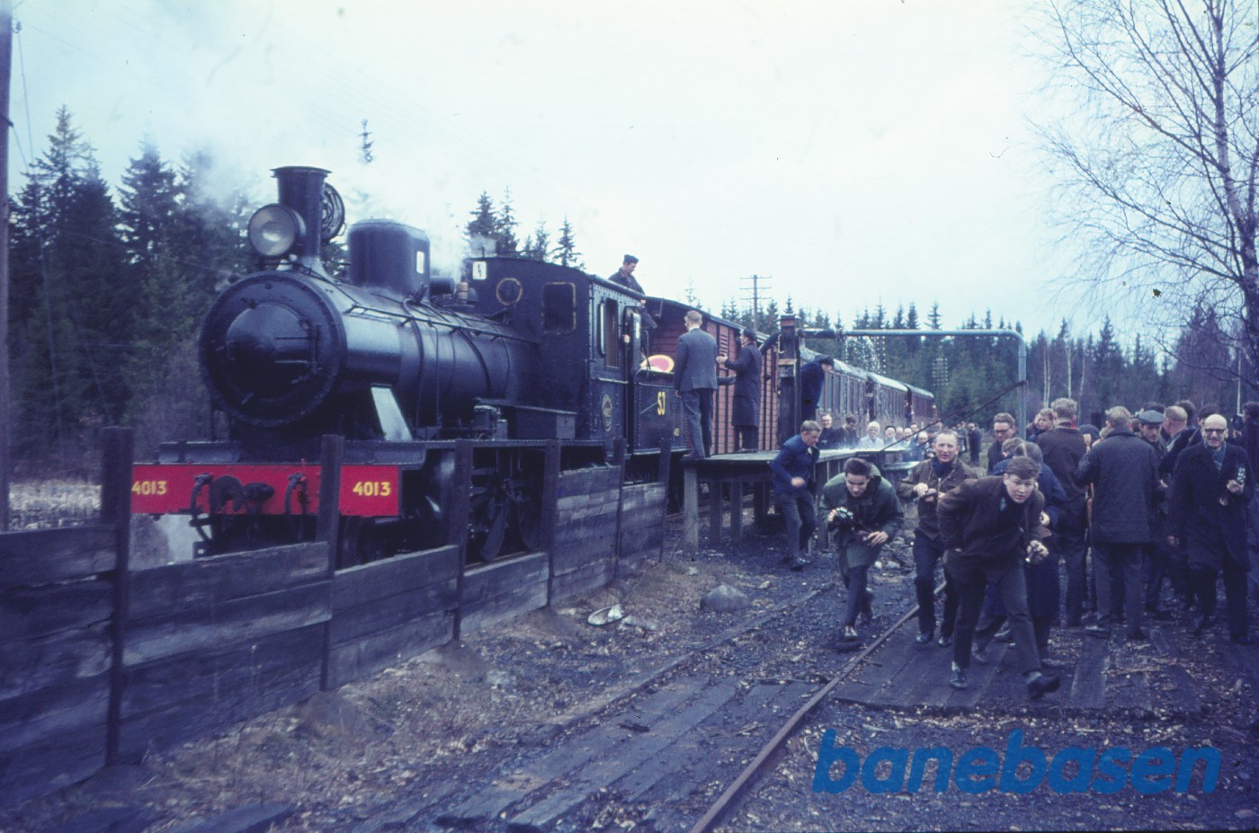 L2t 4013 med udflugtstog for DJK L2t 4013 med udflugtstog for DJK