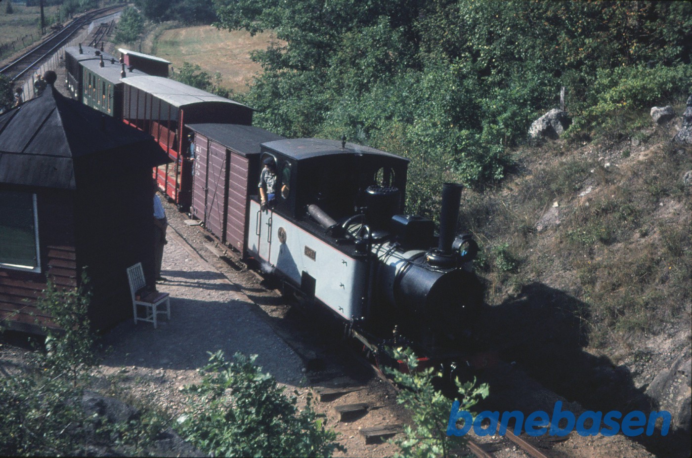 Damplokomotiv nr. 4 "HAMRA" med veterantog Damplokomotiv nr. 4 "HAMRA" med veterantog