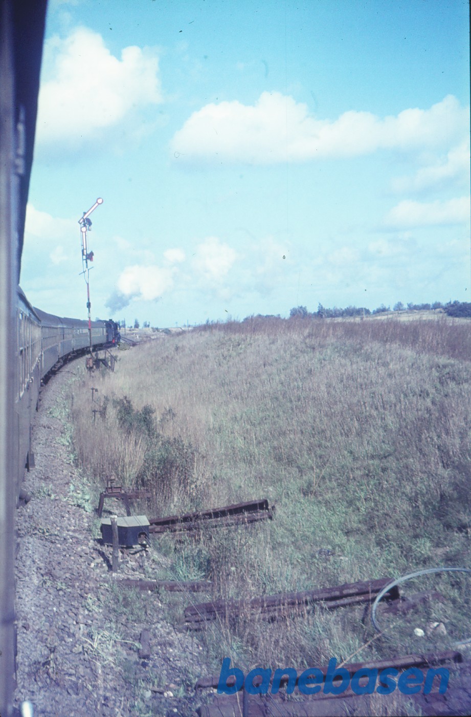 D-tog mellem Rostock og Ribnitz-Damgarten Ost, på vej til DJK-udflugt til DR-smalspor D-tog mellem Rostock og Ribnitz-Damgarten Ost, på vej til DJK-udflugt til DR-smalspor