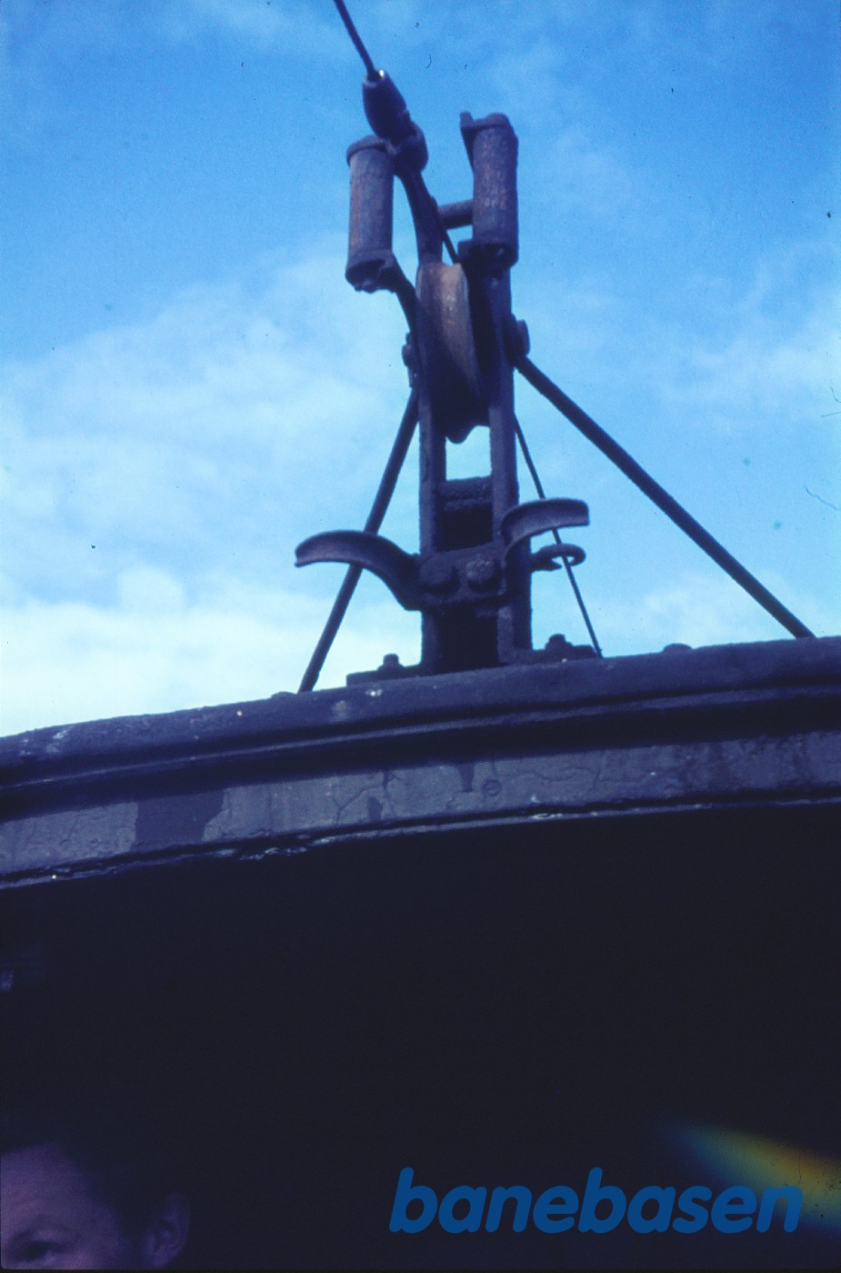 Detalje af "Görlitzer Gewichtsbremse" på tag af personvogn Detalje af "Görlitzer Gewichtsbremse" på tag af personvogn