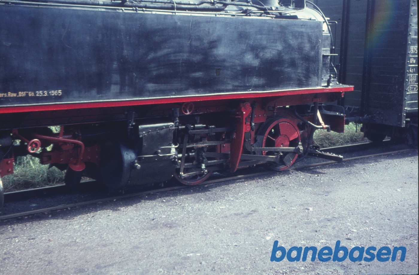 Damplokomotiv 99 552, gangtøj og cylinder, højre side Damplokomotiv 99 552, gangtøj og cylinder, højre side