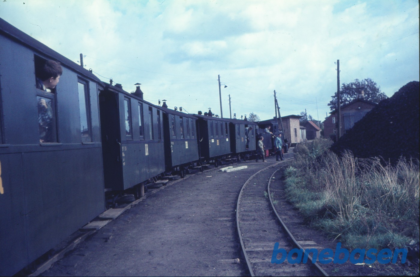 Damplokomotiv 99 4653 med persontog Damplokomotiv 99 4653 med persontog