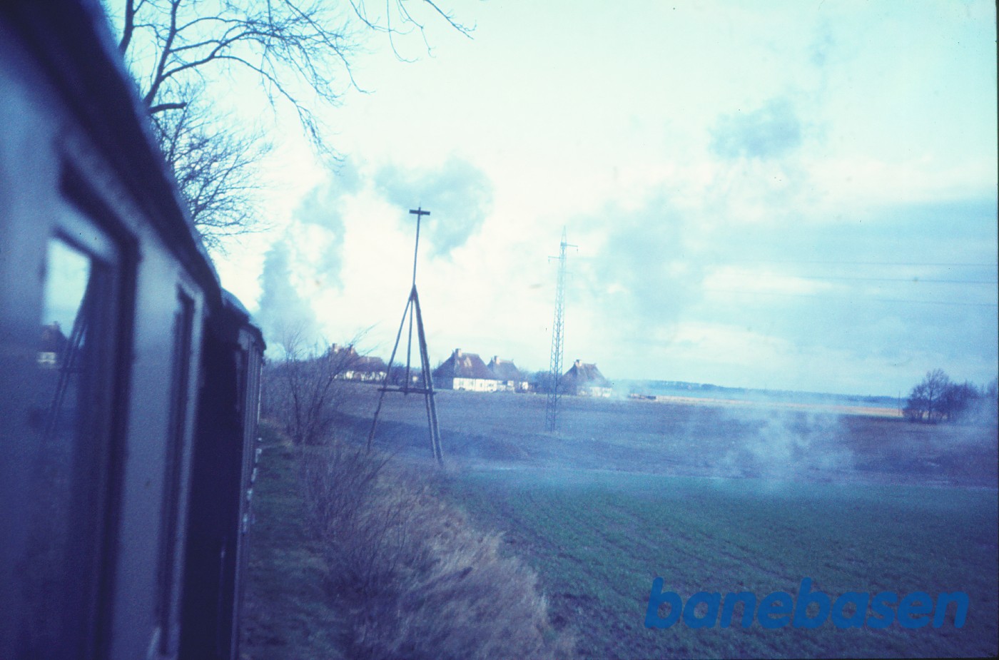 Persontog på fri strækning, kort før Wittower Fähre Persontog på fri strækning, kort før Wittower Fähre