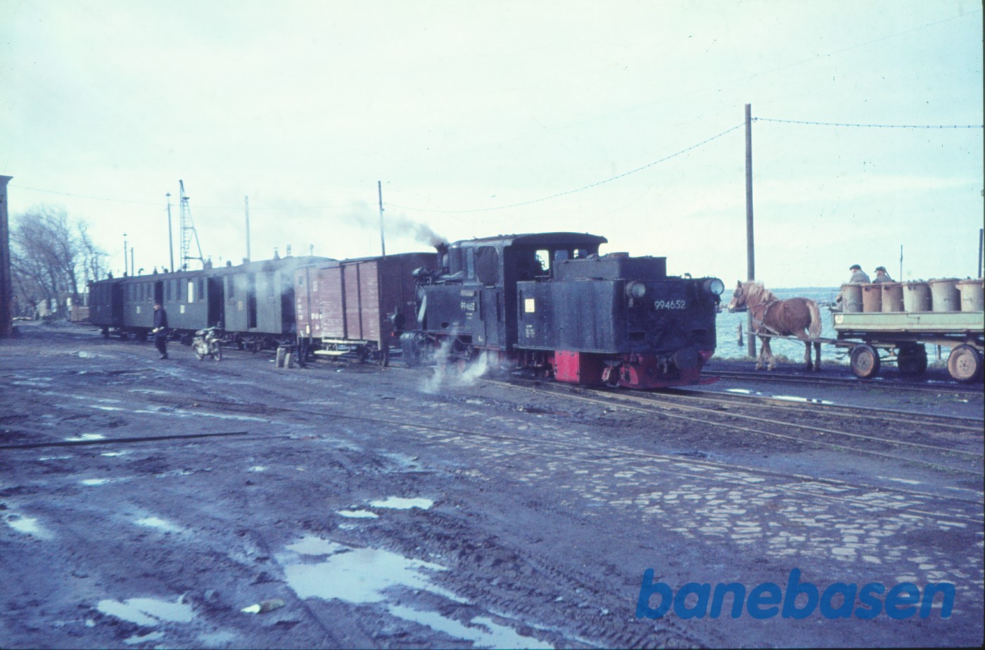 Damplokomotiv 99 4652 med blandettog Damplokomotiv 99 4652 med blandettog