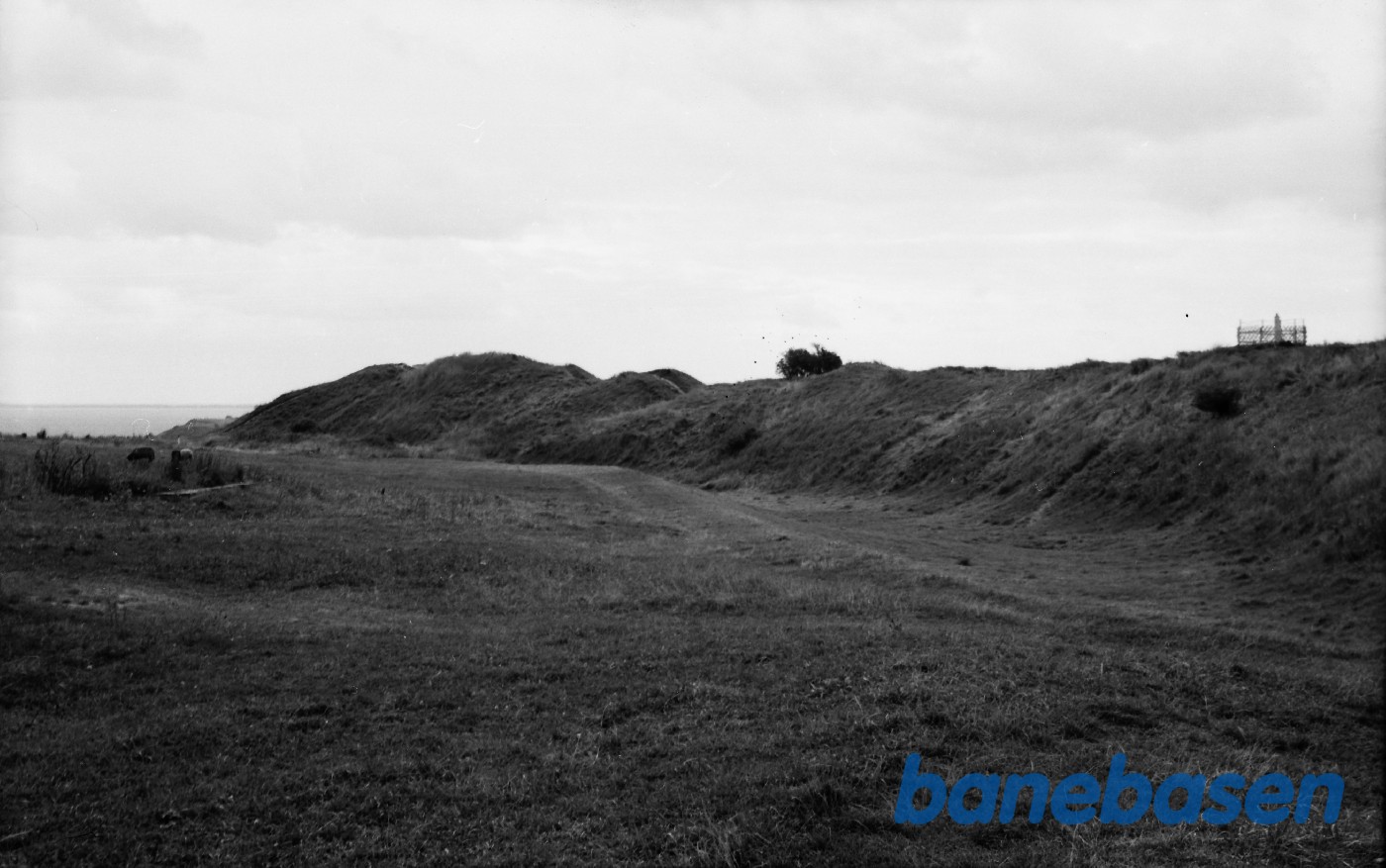 Bakker og havet i baggrunden Bakker og havet i baggrunden
