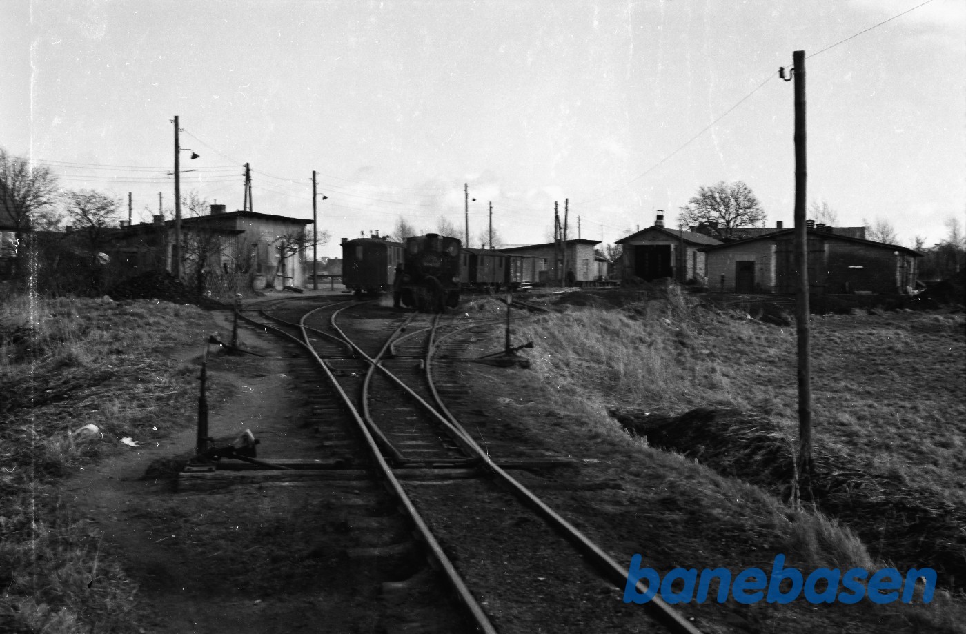 Station med damplokomotiv og vogne Station med damplokomotiv og vogne