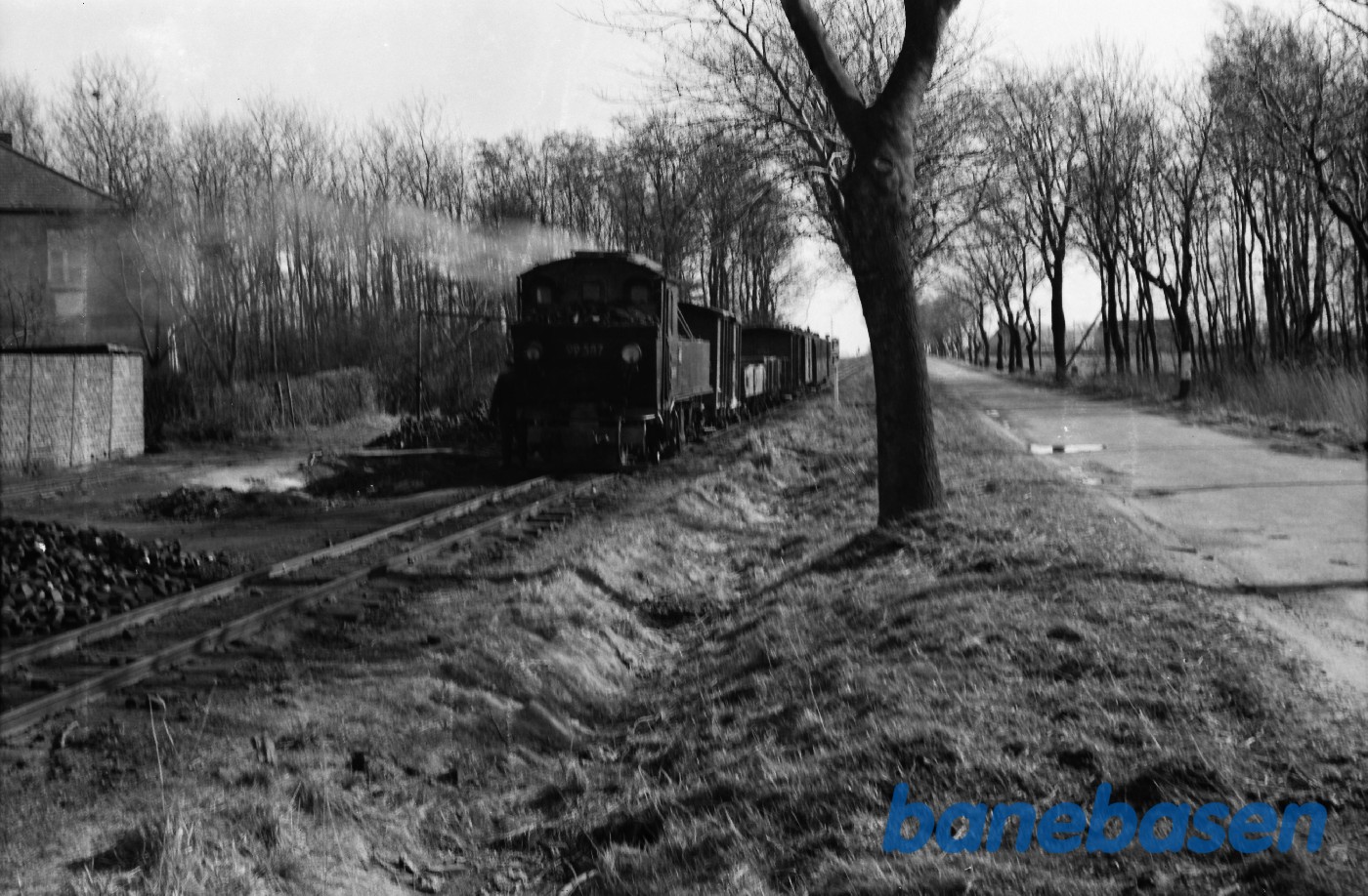 Damplokomotiv 99 587 med blandettog Damplokomotiv 99 587 med blandettog