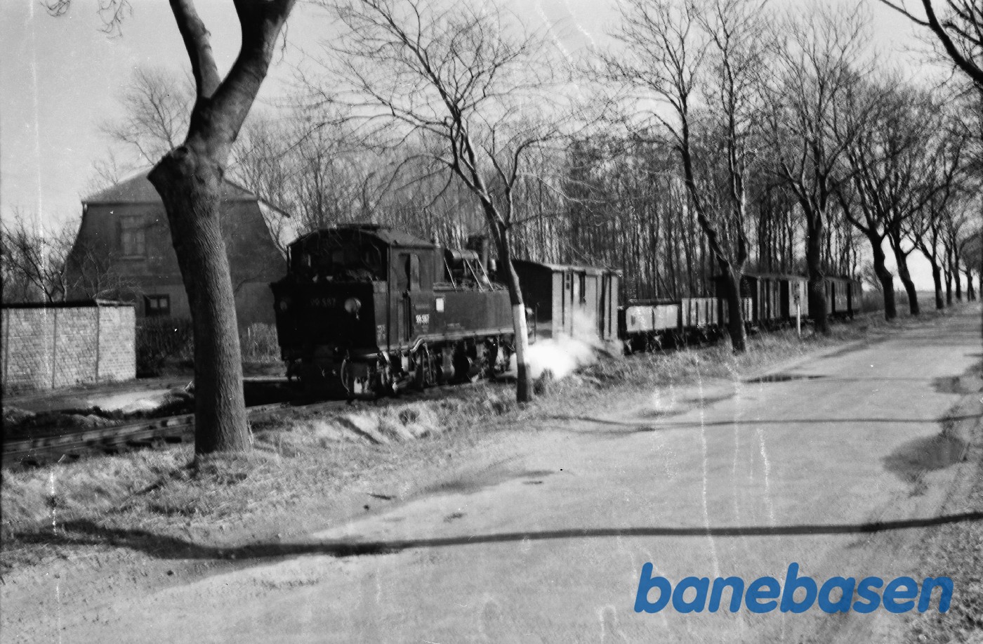 Damplokomotiv 99 587 med blandettog Damplokomotiv 99 587 med blandettog