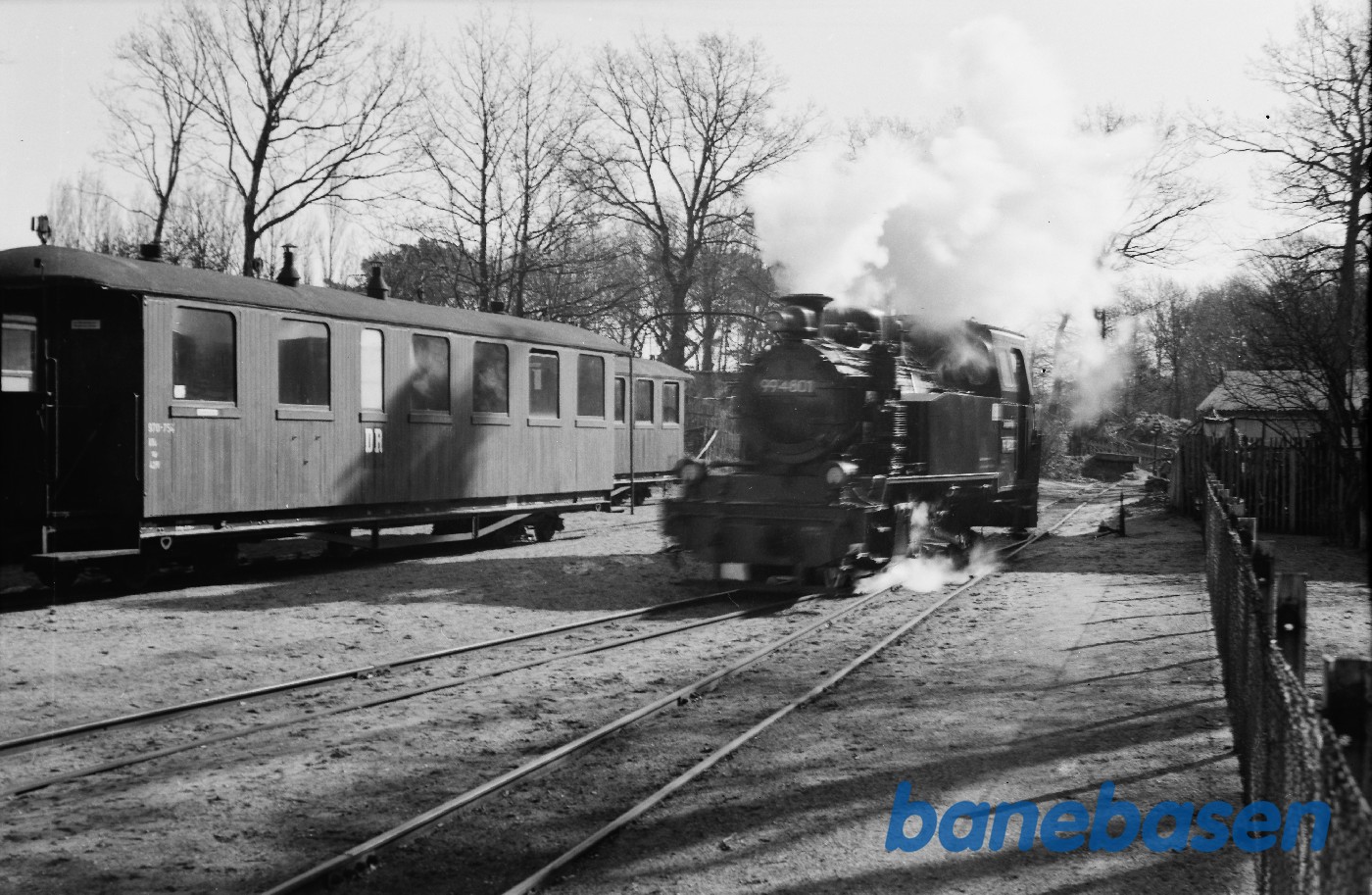 Damplokomotiv 99 4801 og personvogn KB4 970-754 Damplokomotiv 99 4801 og personvogn KB4 970-754