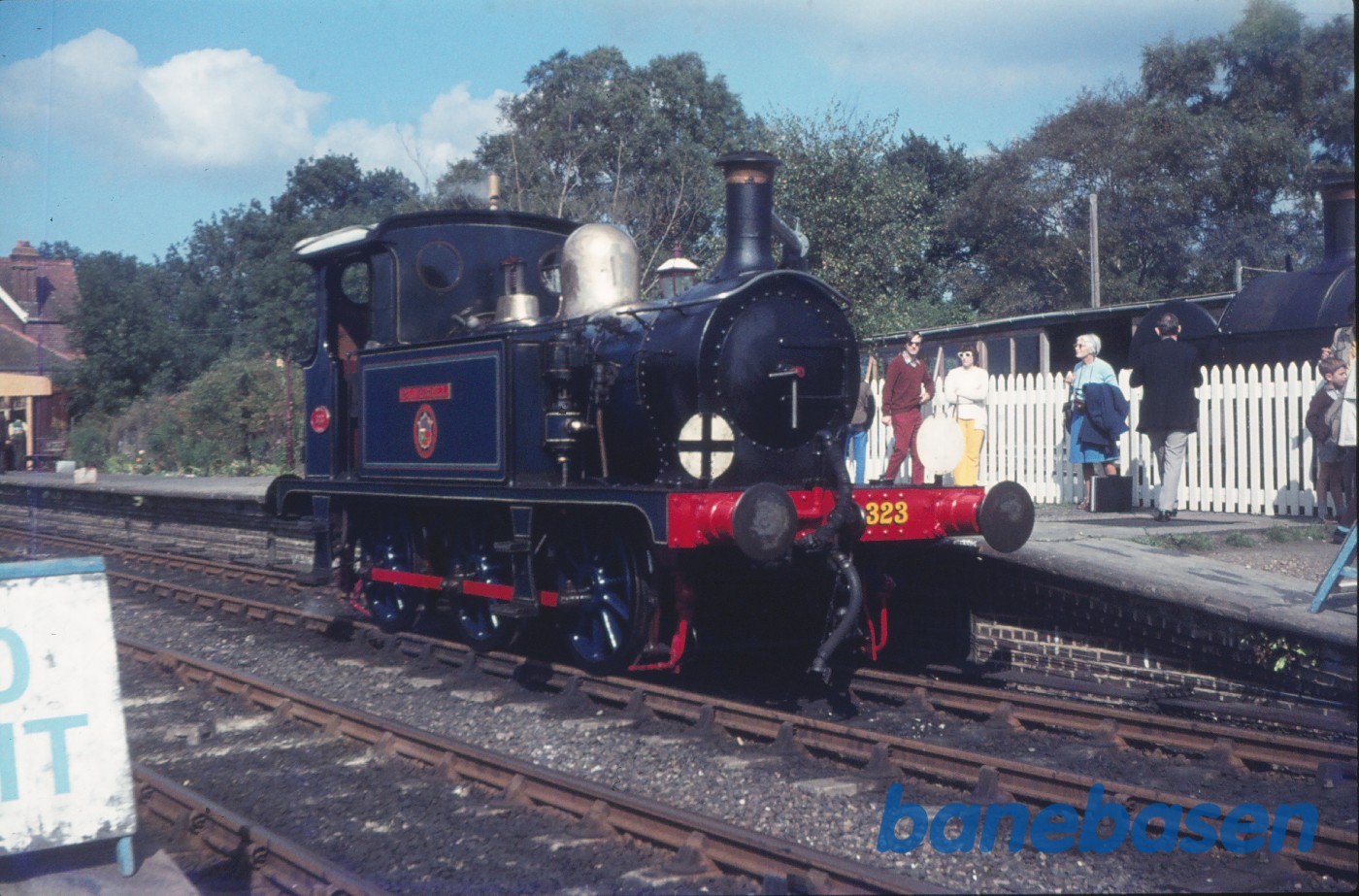 Damplokomotiv South Eastern & Chatham Railway P-class nr. 323 "BLUEBELL" Damplokomotiv South Eastern & Chatham Railway P-class nr. 323 "BLUEBELL"