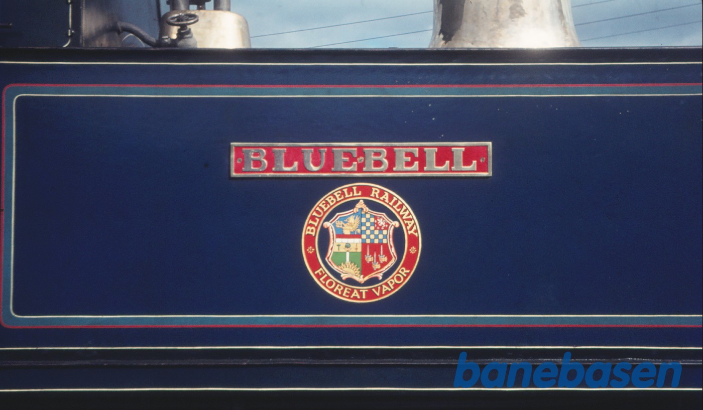 Navneskilt på damplokomotiv South Eastern & Chatham Railway P-class nr. 323 "BLUEBELL" Navneskilt på damplokomotiv South Eastern & Chatham Railway P-class nr. 323 "BLUEBELL"