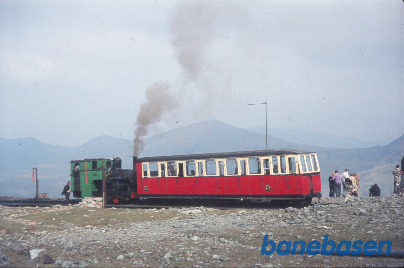 Damplokomotiv nr. 7 "AYLWIN" afventer krydsning Damplokomotiv nr. 7 "AYLWIN" afventer krydsning