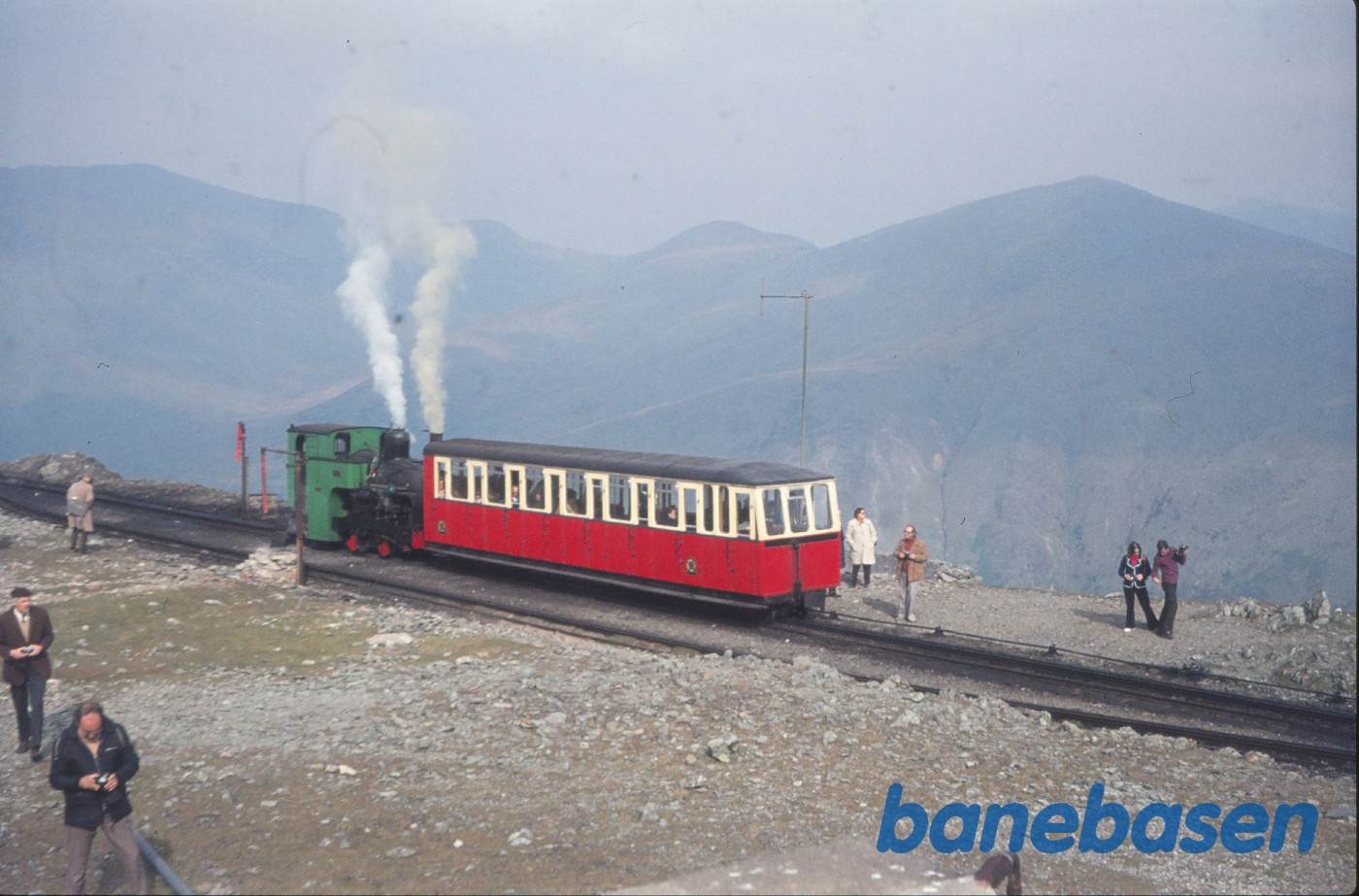 Damplokomotiv nr. 7 "AYLWIN" afventer krydsning Damplokomotiv nr. 7 "AYLWIN" afventer krydsning