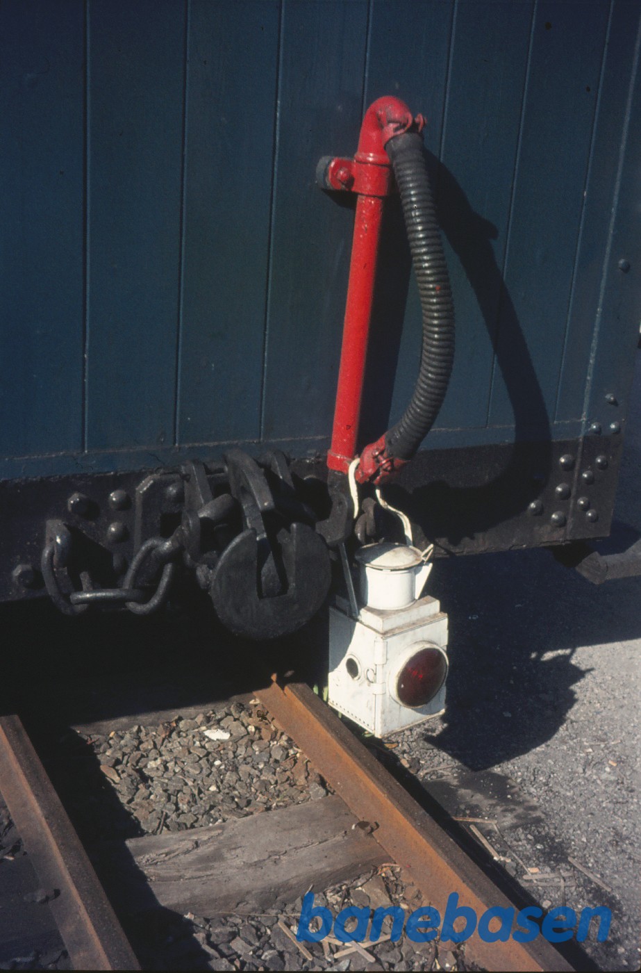 Slutlygte hængt på vakuum-slange Slutlygte hængt på vakuum-slange