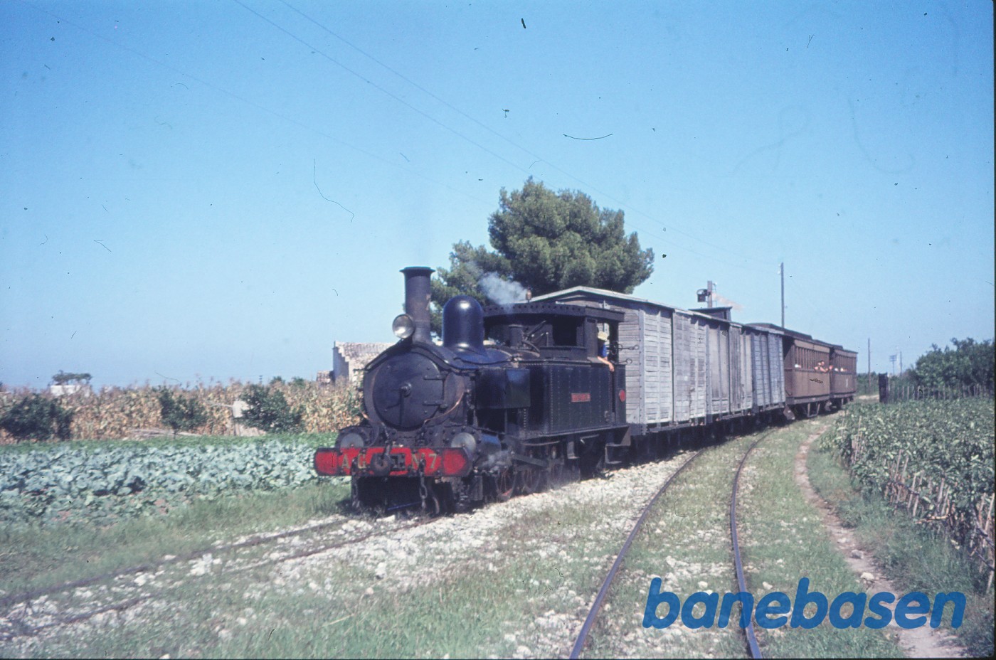 Damplokomotiv nr. 7 "COCENTAINA" med blandettog Damplokomotiv nr. 7 "COCENTAINA" med blandettog